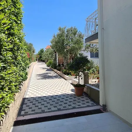 Juric * Brodarica (Sibenik-Knin)