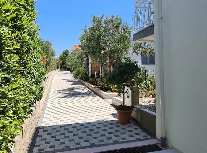 Juric * Brodarica (Sibenik-Knin)